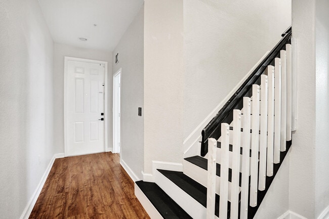 Building Photo - 3911 Shoma Dr