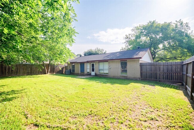 Building Photo - 7603 Wovenwood Ln