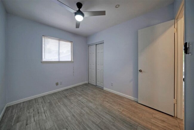 Building Photo - 5301 Gladstone Dr