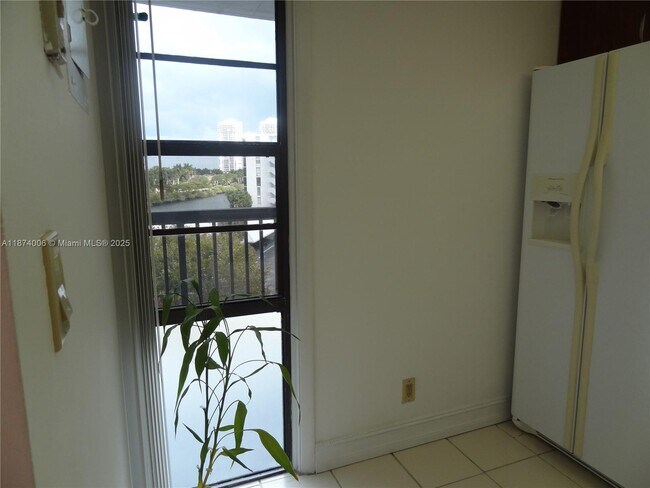 Building Photo - 3401 N Country Club Dr