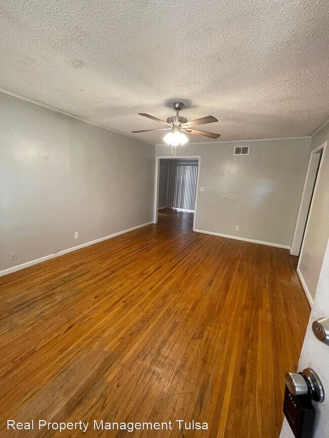 Building Photo - 3 br, 2 bath House - 10953 E 3rd St