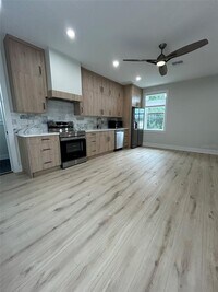 Building Photo - 468 44th Ave NE