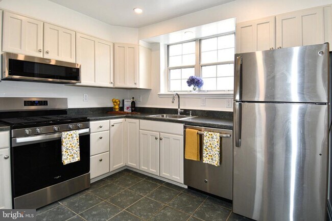 Building Photo - 3737 Ingalls Ave