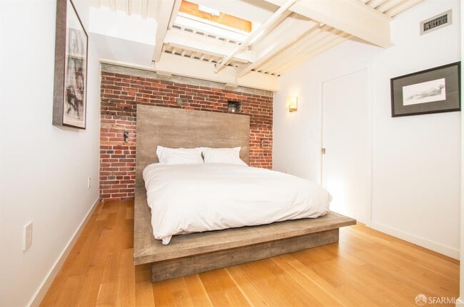 Building Photo - 650 Delancey St