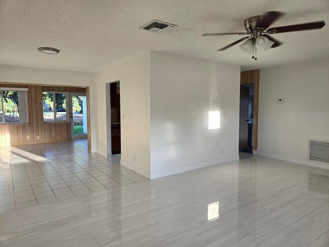 Building Photo - 1320 NW 82nd Ave