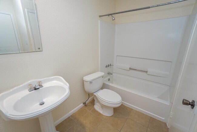 Building Photo - 2110 Wilcrest Dr
