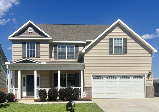 Building Photo - "Spacious 4-Bedroom Home with Granite Coun...