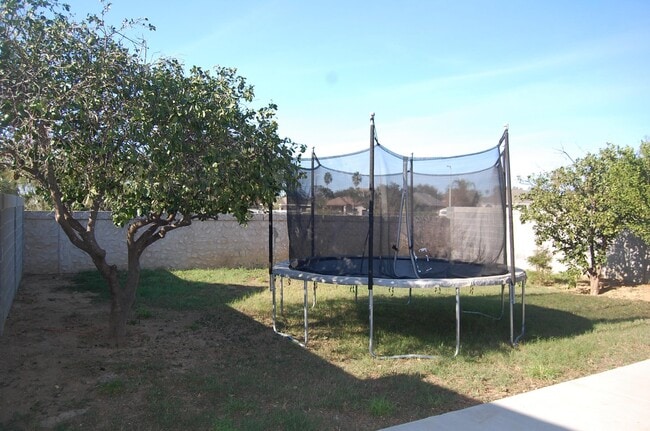 Building Photo - 3222 Monclova Dr