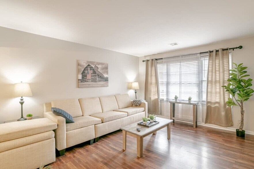 Primary Photo - 850 Forestwood Dr