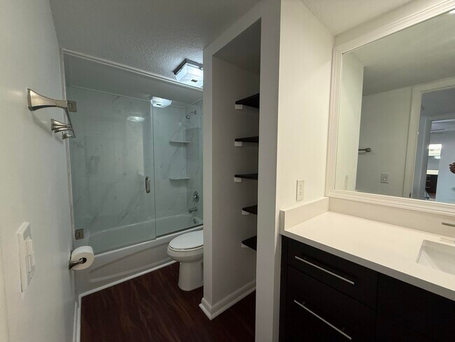 Building Photo - 2410 24th Ln