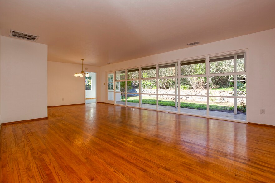 Building Photo - 634 Tarento Dr