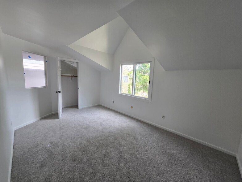 Building Photo - 103 Spinnaker Way