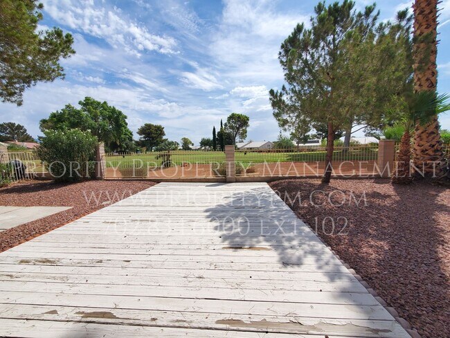 Building Photo - ~~BEAUTIFULLY REMODELED 3 Bed/2BA in Los P...