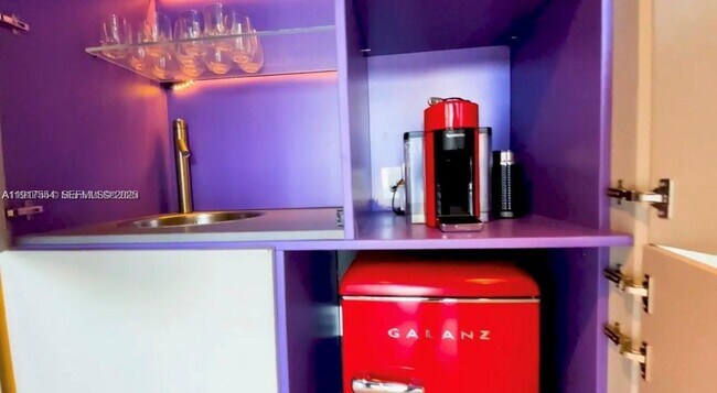 Building Photo - 5255 Collins Ave