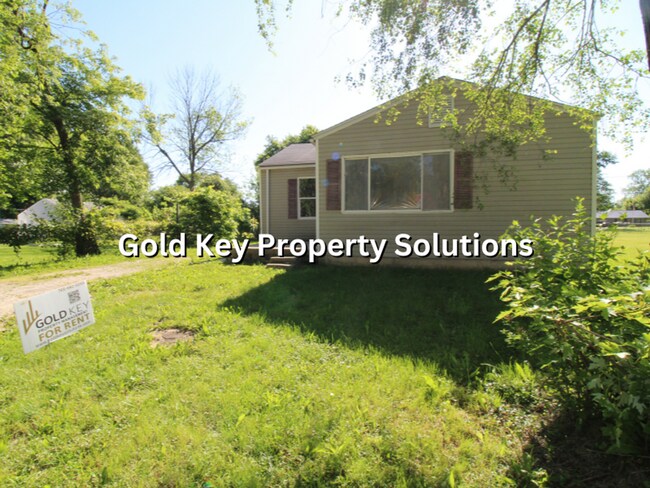 Building Photo - MUNCIE Nicely Updated 3 BR 1 BA House with New Kitchen Appliances (SECTION 8 APPROVED)