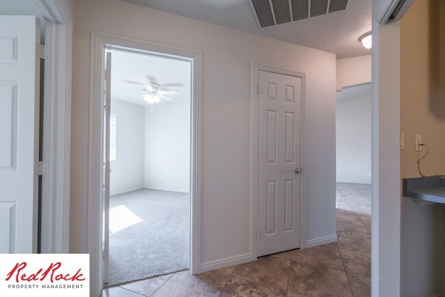 Building Photo - Spacious 3 Bedroom Single-Level Home in Bl...