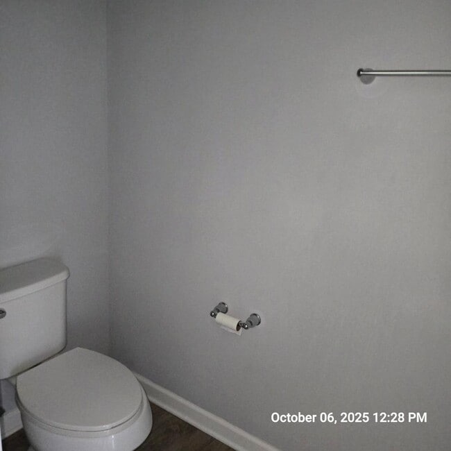 Building Photo - 190 Thornhill Dr