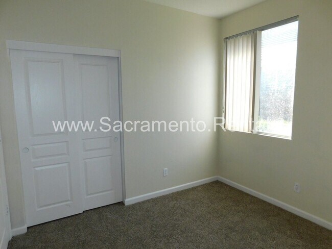 Building Photo - 4 br, 2 bath House - 4000 Saintsbury Drive