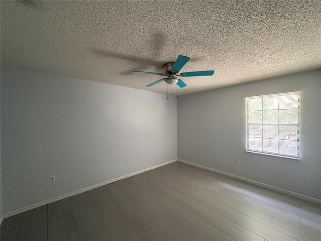 Building Photo - 411 Garden Dr