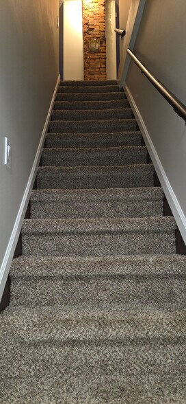 Building Photo - 484 Merchants Rd