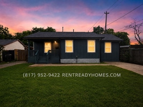 Building Photo - 1104 Sunset Dr