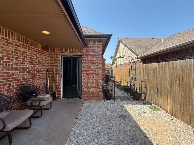 Building Photo - 3-bedroom, 2-bath home with a dedicated study located in The Creeks at Wimberley