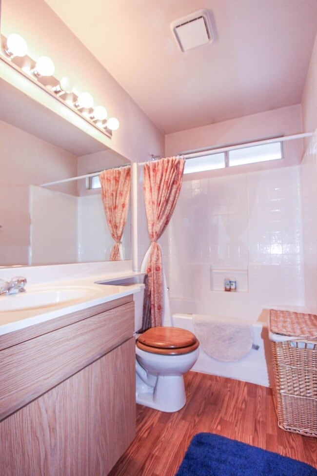 Building Photo - Partially Furnished 2 bedroom 2 bath condo