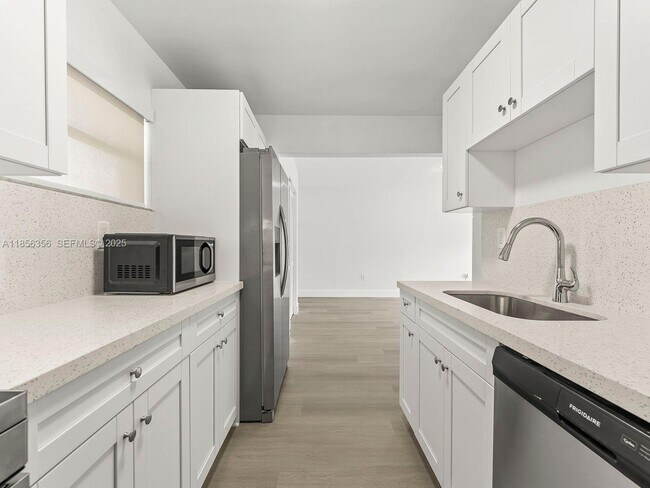 Building Photo - 13870 SW 62nd St