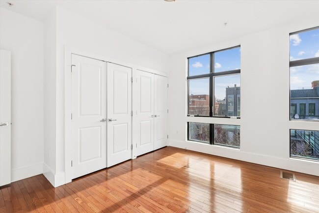 Building Photo - 1469 Harvard St NW