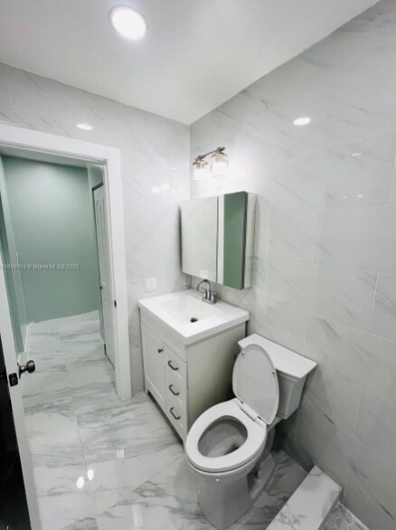 Building Photo - 10370 SW 174th Ter