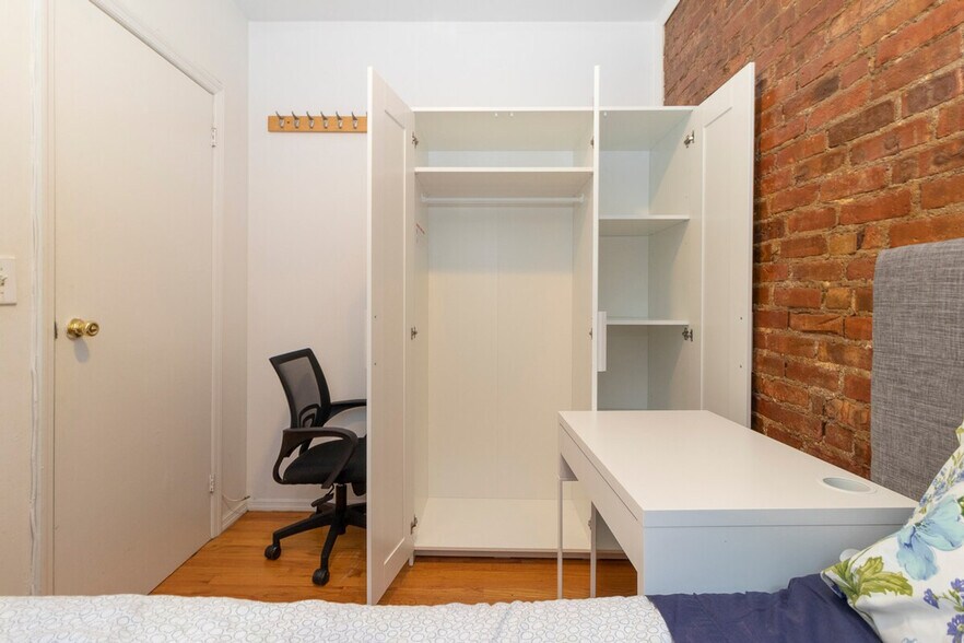 Building Photo - 1676 3rd Ave