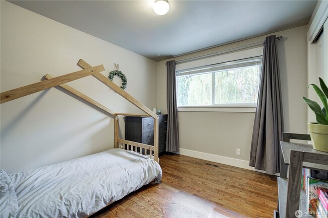 Building Photo - 4Bd/2Ba Renton House