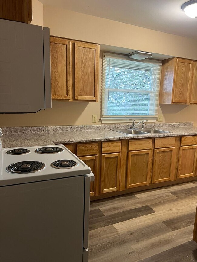Building Photo - 5079 Byers Rd