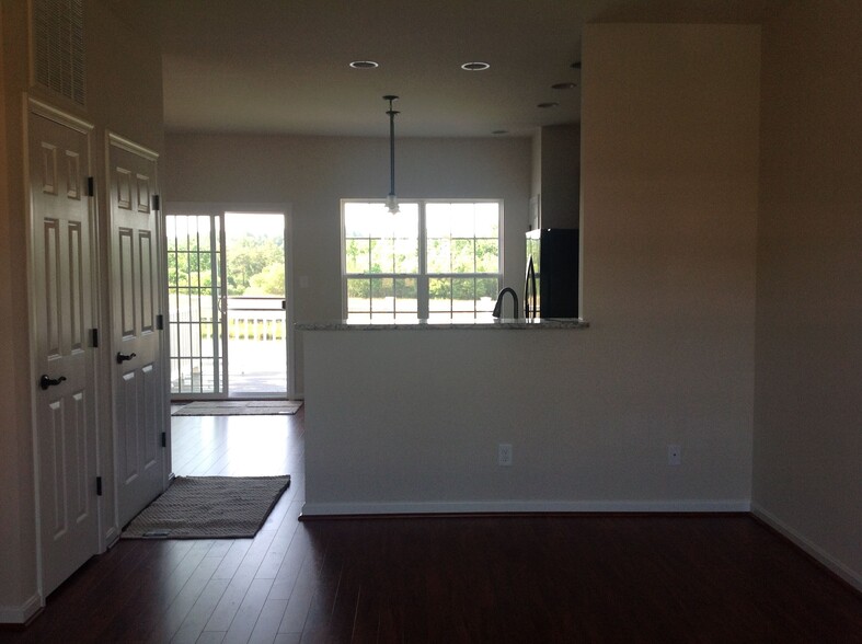 Building Photo - 10206 Osage Dr