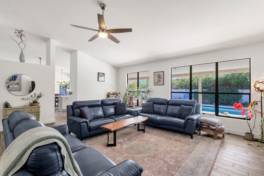 Building Photo - 5015 E Karen Dr