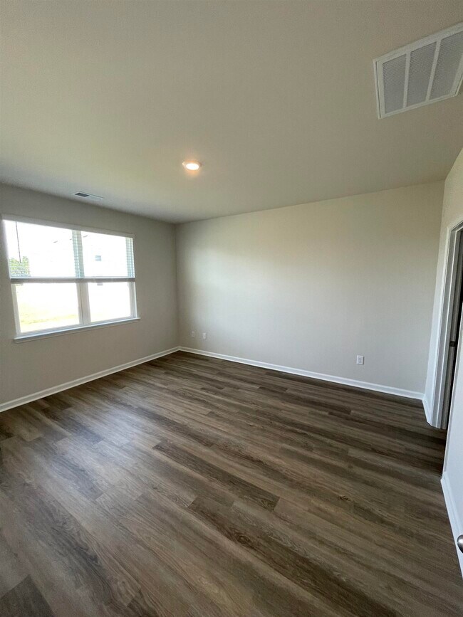 Building Photo - 5175 Yellowstone Dr