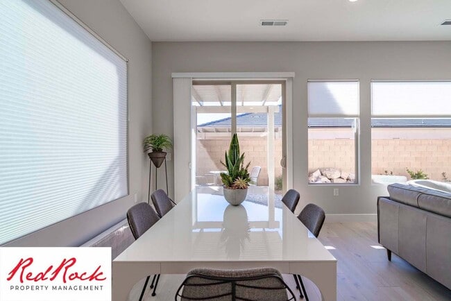 Building Photo - 2 Bedroom Fully Furnished Home In Sun River Community for 55 years and older with a firm 6 Month ...