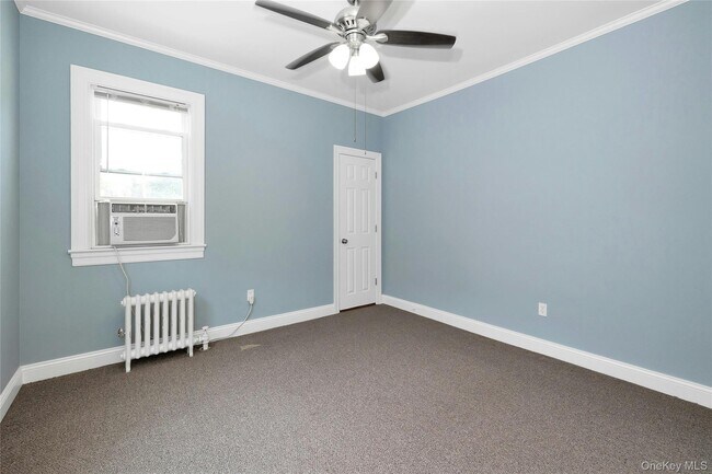 Building Photo - 747 Pelhamdale Ave