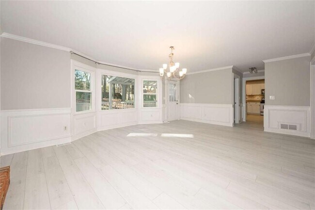 Building Photo - 151 Lakeside Dr NW