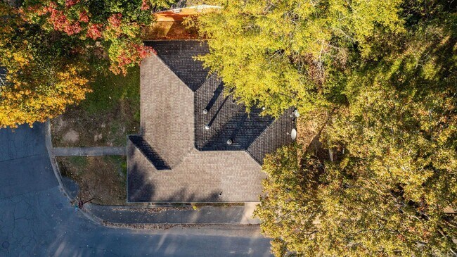 Building Photo - 7400 L St