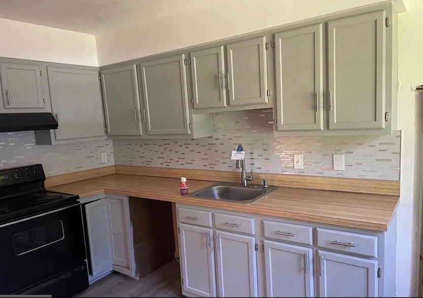 Building Photo - 3142 W Cactus Rd