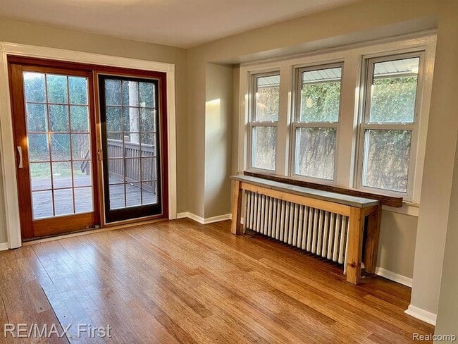 Building Photo - 118 Potter Ave