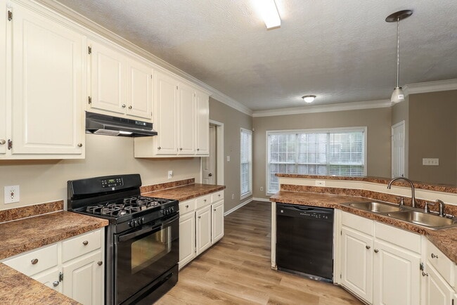 Building Photo - 115 Stratmore Pl