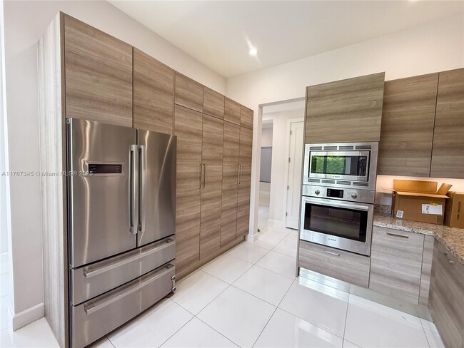 Building Photo - 5915 Brookfield Cir
