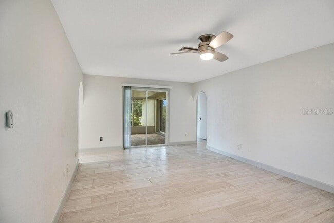 Building Photo - 1143 E Fowler Dr