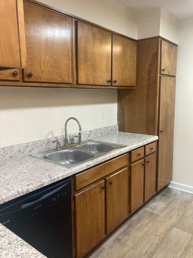 Building Photo - 1502 Benjamin Pkwy