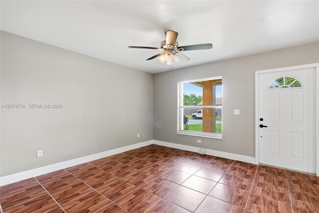Building Photo - 879 SW 10th St
