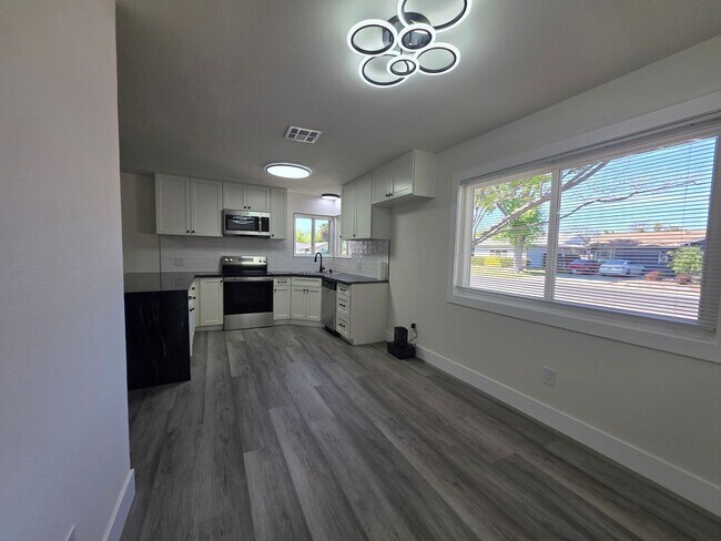 Building Photo - Remodeled Single Story in College neighborhood!