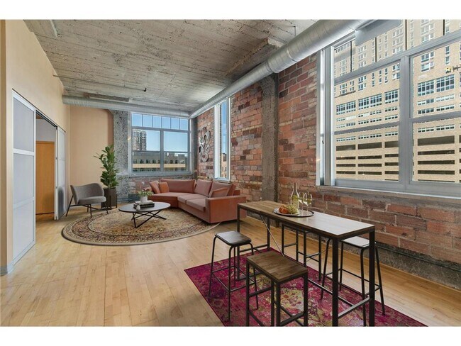 Primary Photo - 521 S 7th St
