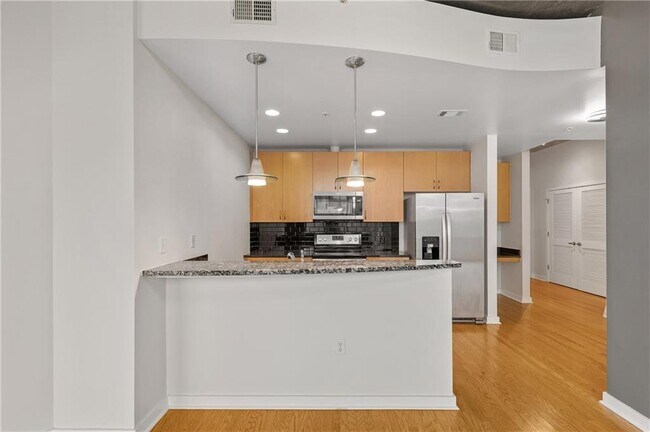 Building Photo - 400 W Peachtree St NW